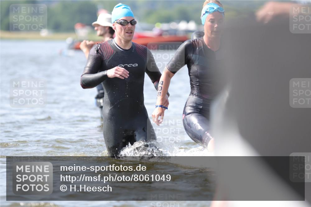 22.06.2025 - Viking Triathlon H.Heesch http://msf.ph/oto/8061049 22.06.2025 10:38:58 Schwimmen 26, 40, 57, 79, 135, 148, 181, 185, 210, 211, 295, 336, 351, 408, 416, 451, 654 meine-sportfotos.de