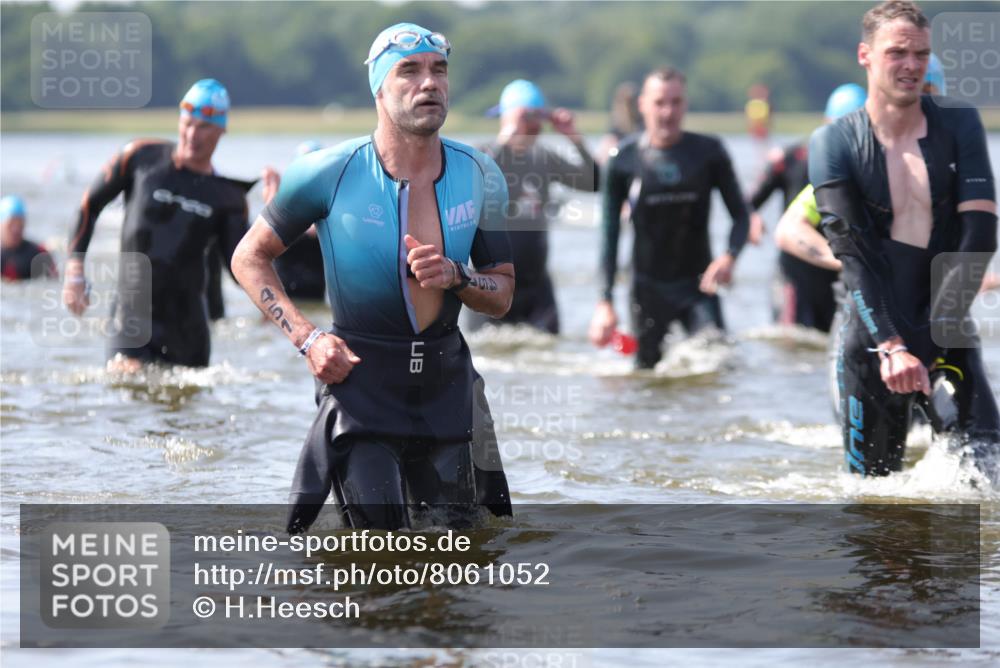 22.06.2025 - Viking Triathlon H.Heesch http://msf.ph/oto/8061052 22.06.2025 10:38:59 Schwimmen 26, 40, 57, 79, 148, 181, 185, 210, 211, 295, 336, 351, 408, 416, 451, 654 meine-sportfotos.de