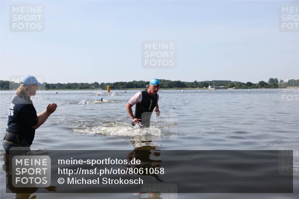 22.06.2025 - Viking Triathlon Michael Strokosch http://msf.ph/oto/8061058 22.06.2025 10:24:45 Schwimmen 329 meine-sportfotos.de