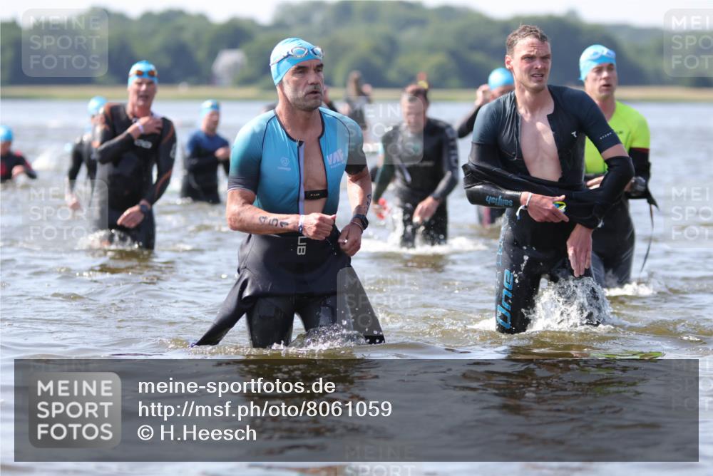 22.06.2025 - Viking Triathlon H.Heesch http://msf.ph/oto/8061059 22.06.2025 10:39:00 Schwimmen 26, 40, 57, 79, 148, 181, 185, 210, 211, 276, 295, 336, 351, 408, 416, 451, 654 meine-sportfotos.de