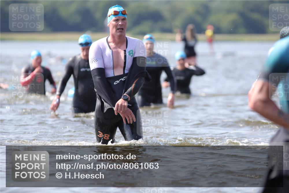 22.06.2025 - Viking Triathlon H.Heesch http://msf.ph/oto/8061063 22.06.2025 10:39:04 Schwimmen 26, 40, 57, 79, 148, 181, 182, 185, 210, 276, 295, 351, 386, 408, 416, 451, 536, 654 meine-sportfotos.de
