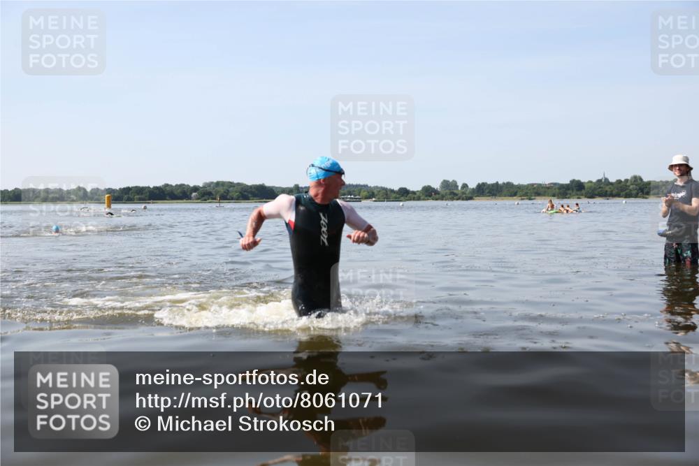 22.06.2025 - Viking Triathlon Michael Strokosch http://msf.ph/oto/8061071 22.06.2025 10:24:46 Schwimmen 329 meine-sportfotos.de