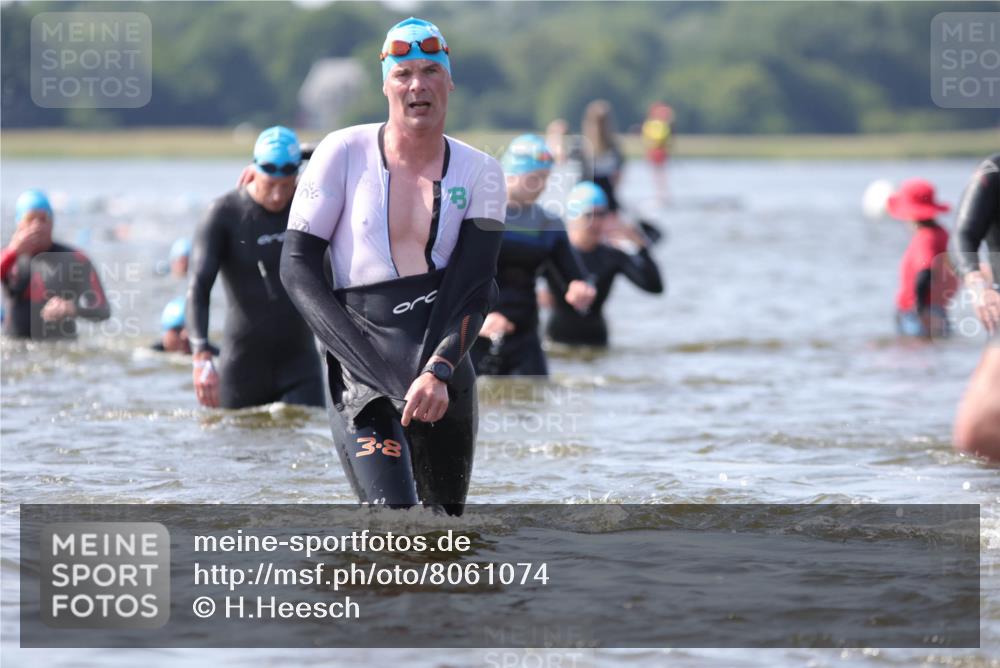 22.06.2025 - Viking Triathlon H.Heesch http://msf.ph/oto/8061074 22.06.2025 10:39:04 Schwimmen 26, 40, 57, 79, 148, 181, 182, 185, 210, 276, 295, 351, 386, 408, 416, 451, 536, 654 meine-sportfotos.de
