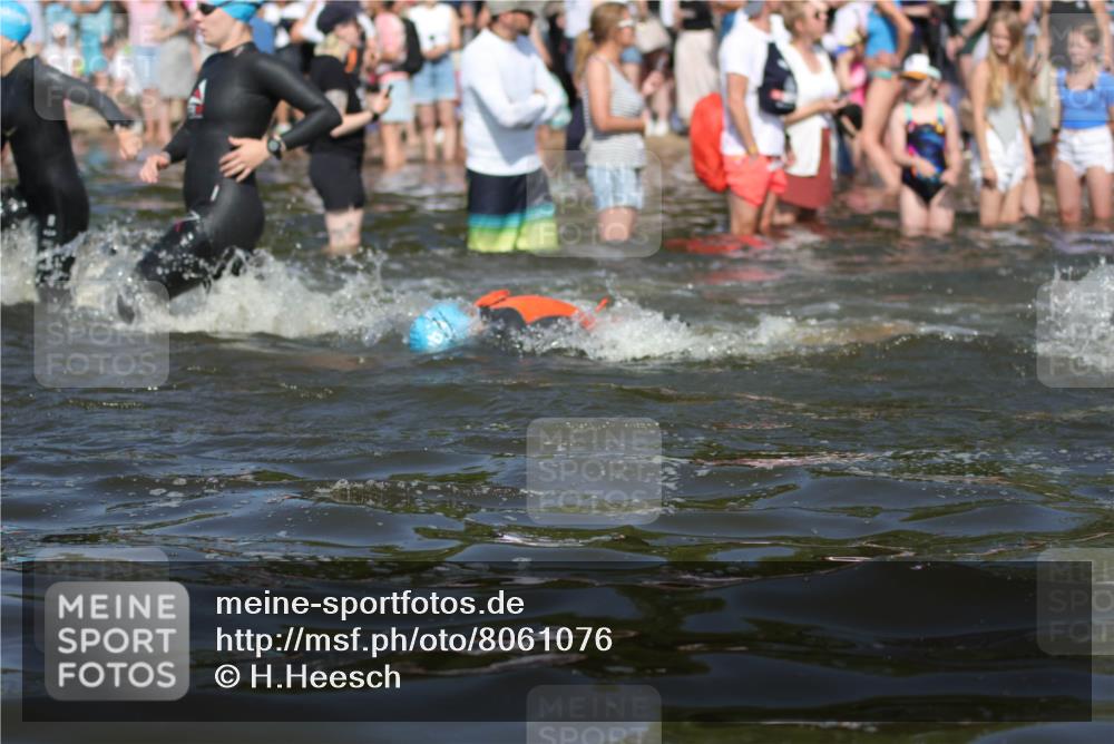 22.06.2025 - Viking Triathlon H.Heesch http://msf.ph/oto/8061076 22.06.2025 10:03:27 Schwimmen 25, 34, 42, 88, 89, 163, 182, 221, 229, 251, 324, 332, 454, 540, 556 meine-sportfotos.de