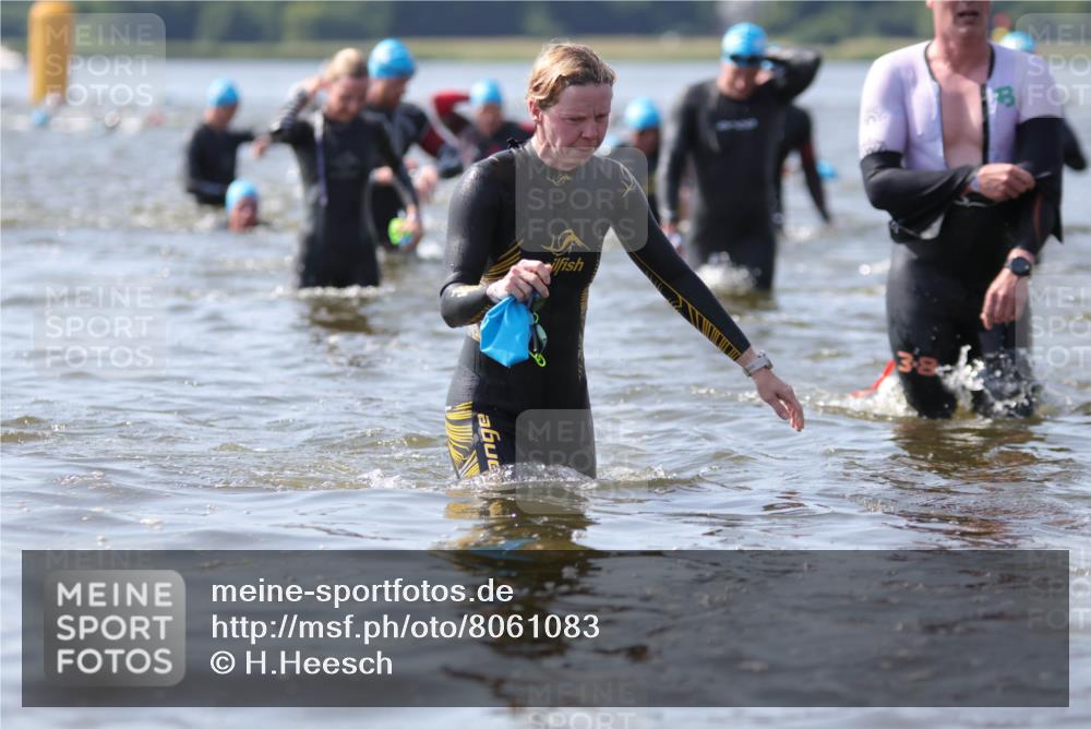 22.06.2025 - Viking Triathlon H.Heesch http://msf.ph/oto/8061083 22.06.2025 10:39:06 Schwimmen 40, 57, 79, 148, 181, 182, 185, 238, 276, 295, 351, 386, 408, 416, 451, 536, 654 meine-sportfotos.de