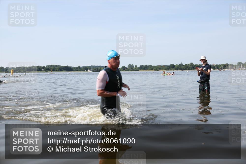 22.06.2025 - Viking Triathlon Michael Strokosch http://msf.ph/oto/8061090 22.06.2025 10:24:47 Schwimmen 329 meine-sportfotos.de