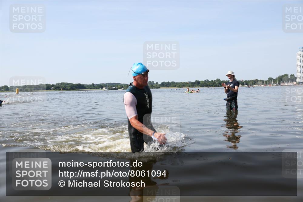 22.06.2025 - Viking Triathlon Michael Strokosch http://msf.ph/oto/8061094 22.06.2025 10:24:47 Schwimmen 329 meine-sportfotos.de