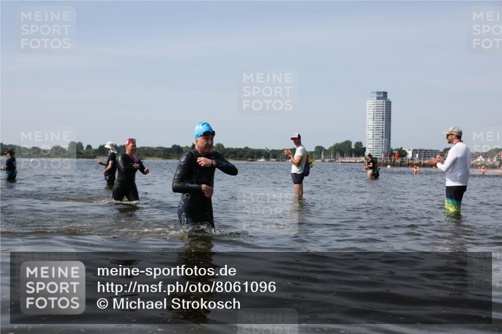 22.06.2025 - Viking Triathlon Michael Strokosch http://msf.ph/oto/8061096 22.06.2025 10:45:18 Schwimmen 68, 102, 108, 346, 493, 503, 605 meine-sportfotos.de