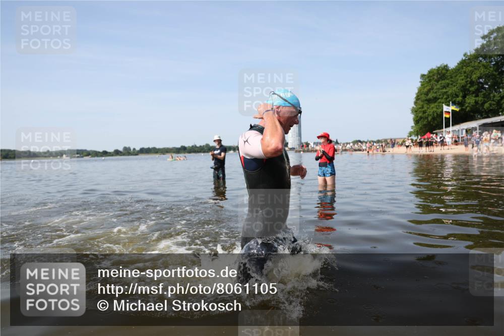 22.06.2025 - Viking Triathlon Michael Strokosch http://msf.ph/oto/8061105 22.06.2025 10:24:49 Schwimmen 4, 329 meine-sportfotos.de