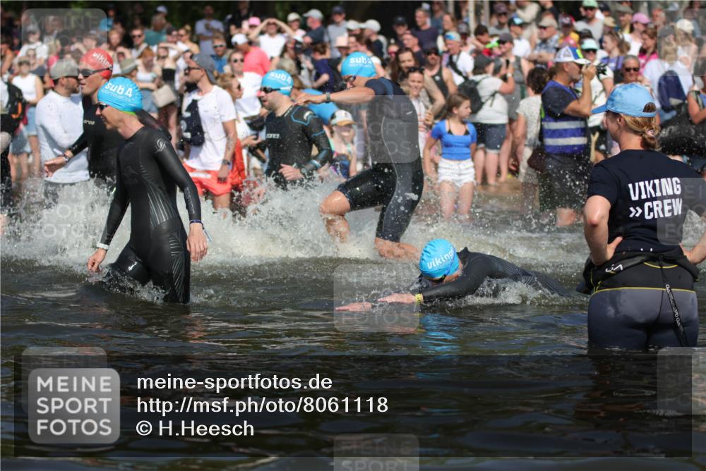 22.06.2025 - Viking Triathlon H.Heesch http://msf.ph/oto/8061118 22.06.2025 10:03:36 Schwimmen 42, 58, 62, 79, 148, 179, 182, 221, 434, 454, 556, 619, 635, 645, 659 meine-sportfotos.de