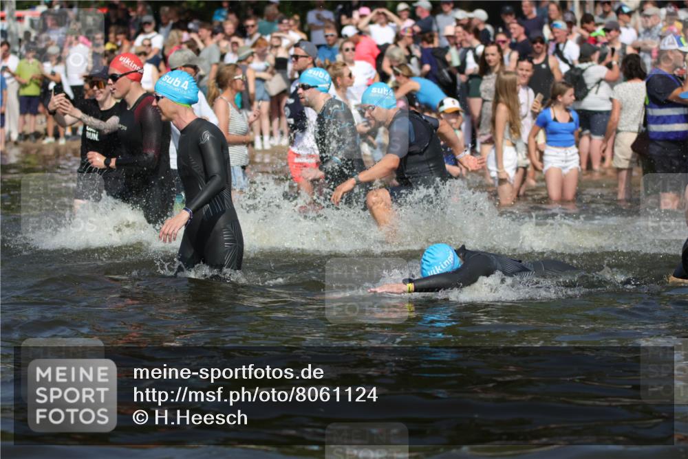 22.06.2025 - Viking Triathlon H.Heesch http://msf.ph/oto/8061124 22.06.2025 10:03:36 Schwimmen 42, 58, 62, 79, 148, 179, 182, 221, 434, 454, 556, 619, 635, 645, 659 meine-sportfotos.de