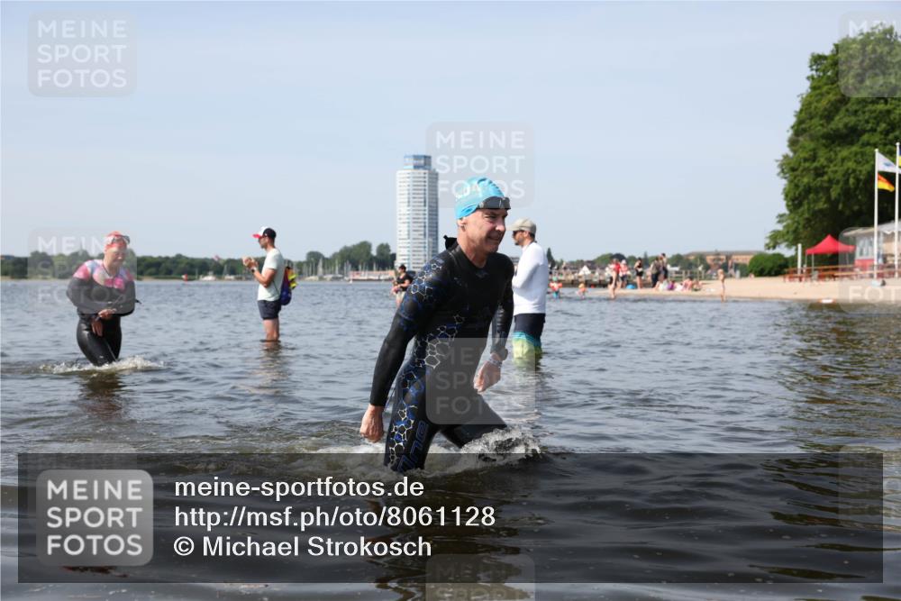 22.06.2025 - Viking Triathlon Michael Strokosch http://msf.ph/oto/8061128 22.06.2025 10:45:19 Schwimmen 68, 102, 108, 346, 503, 605 meine-sportfotos.de