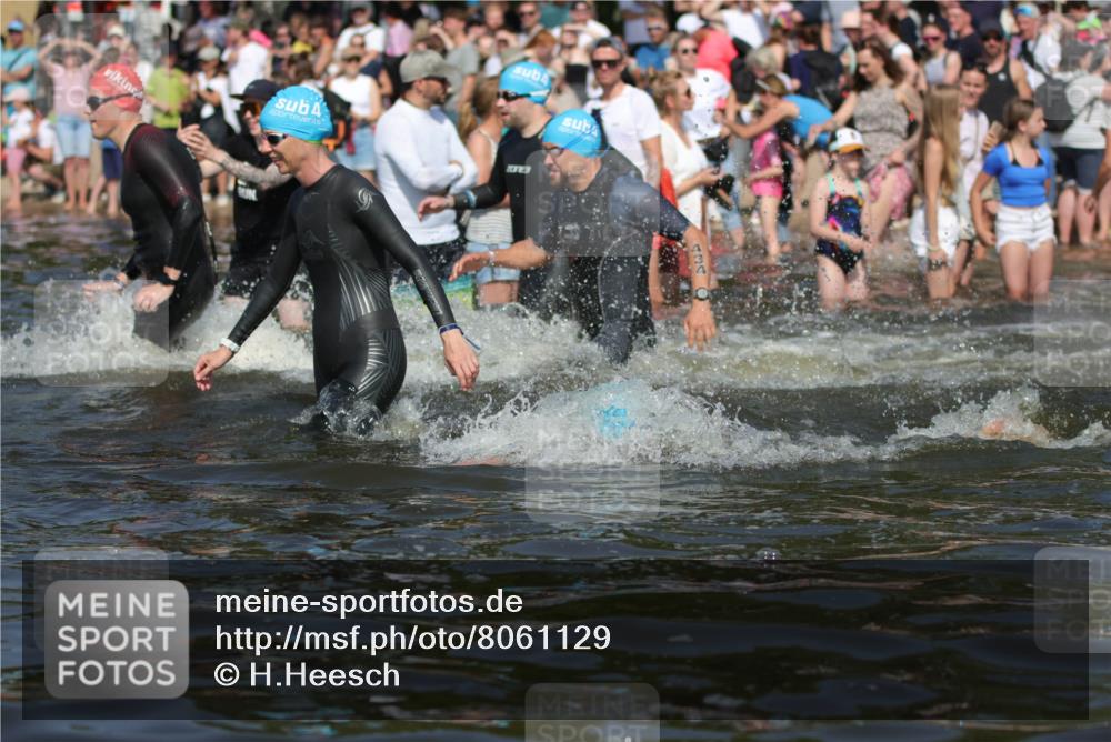 22.06.2025 - Viking Triathlon H.Heesch http://msf.ph/oto/8061129 22.06.2025 10:03:37 Schwimmen 42, 58, 62, 79, 148, 179, 182, 221, 434, 454, 556, 619, 635, 645, 659 meine-sportfotos.de