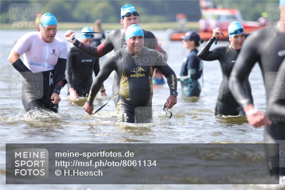 22.06.2025 - Viking Triathlon H.Heesch http://msf.ph/oto/8061134 22.06.2025 10:39:17 Schwimmen 79, 83, 93, 117, 150, 182, 195, 238, 276, 295, 298, 324, 351, 386, 474, 536 meine-sportfotos.de