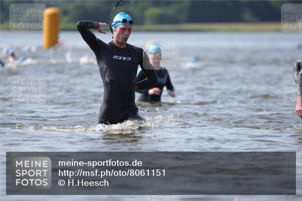 22.06.2025 - Viking Triathlon H.Heesch http://msf.ph/oto/8061151 22.06.2025 10:39:25 Schwimmen 25, 83, 86, 93, 117, 138, 150, 182, 195, 238, 244, 276, 298, 324, 337, 386, 474, 529, 536 meine-sportfotos.de