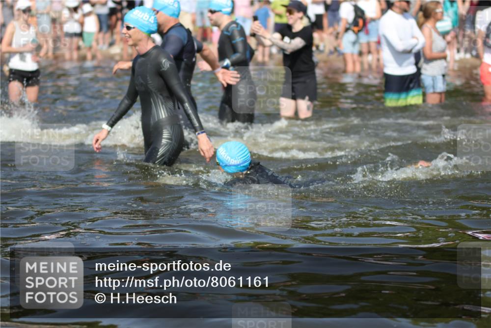 22.06.2025 - Viking Triathlon H.Heesch http://msf.ph/oto/8061161 22.06.2025 10:03:38 Schwimmen 42, 58, 62, 79, 148, 179, 182, 221, 434, 454, 556, 619, 635, 645, 659 meine-sportfotos.de