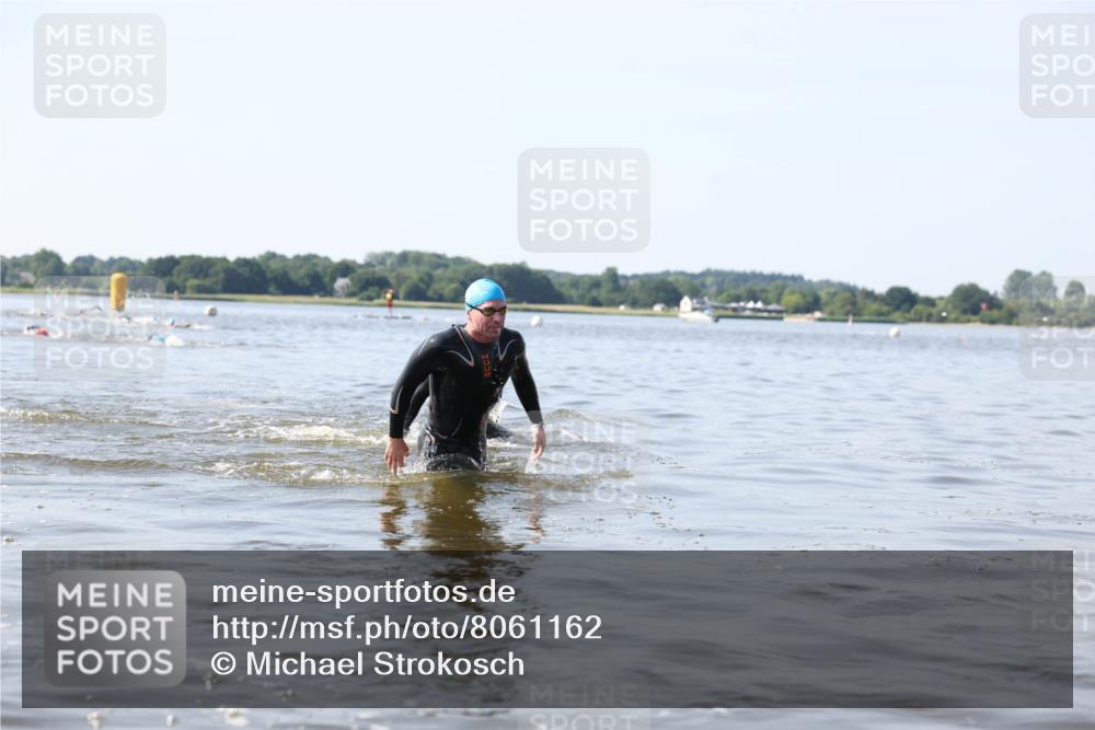 22.06.2025 - Viking Triathlon Michael Strokosch http://msf.ph/oto/8061162 22.06.2025 10:24:55 Schwimmen 4, 329, 521 meine-sportfotos.de