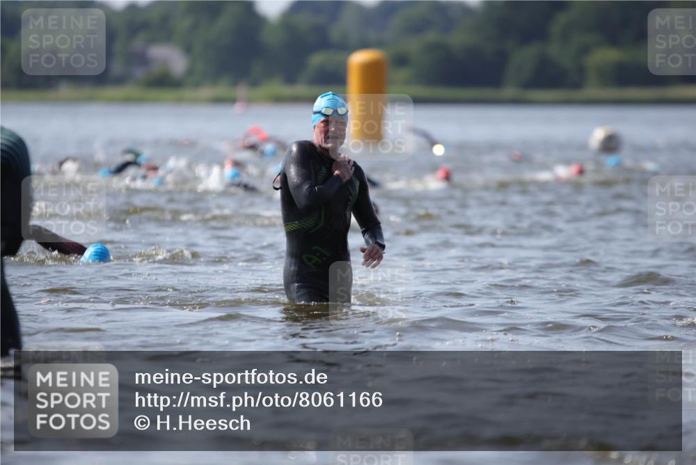 22.06.2025 - Viking Triathlon H.Heesch http://msf.ph/oto/8061166 22.06.2025 10:39:33 Schwimmen 25, 29, 86, 93, 117, 138, 150, 195, 244, 298, 324, 337, 423, 474, 529 meine-sportfotos.de