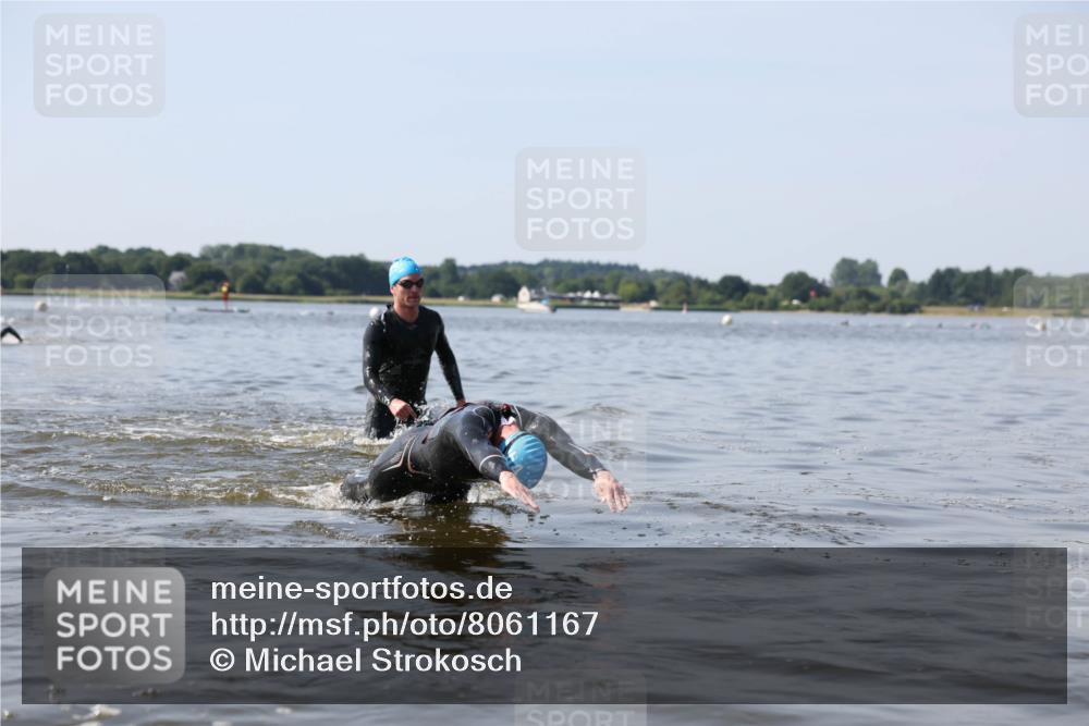 22.06.2025 - Viking Triathlon Michael Strokosch http://msf.ph/oto/8061167 22.06.2025 10:24:56 Schwimmen 4, 329, 521 meine-sportfotos.de