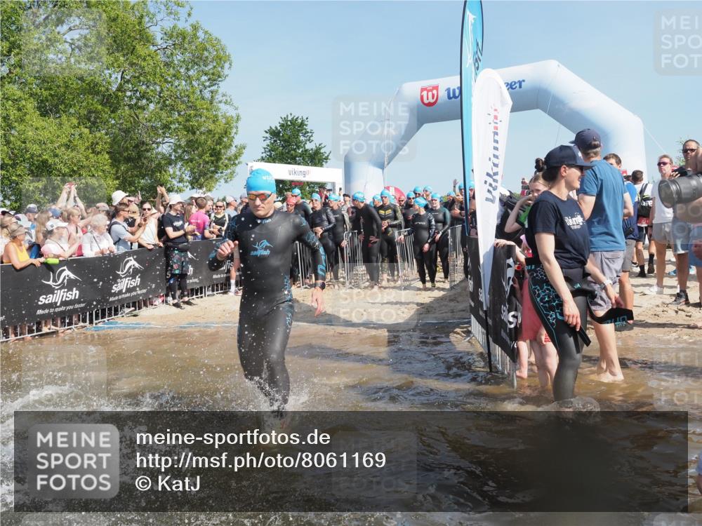 22.06.2025 - Viking Triathlon KatJ http://msf.ph/oto/8061169 22.06.2025 10:00:50 Schwimmen 9, 90, 132, 145, 184, 243, 258, 289, 300, 301, 306, 352, 368, 384, 491, 612, 613, 630, 652, 658 meine-sportfotos.de