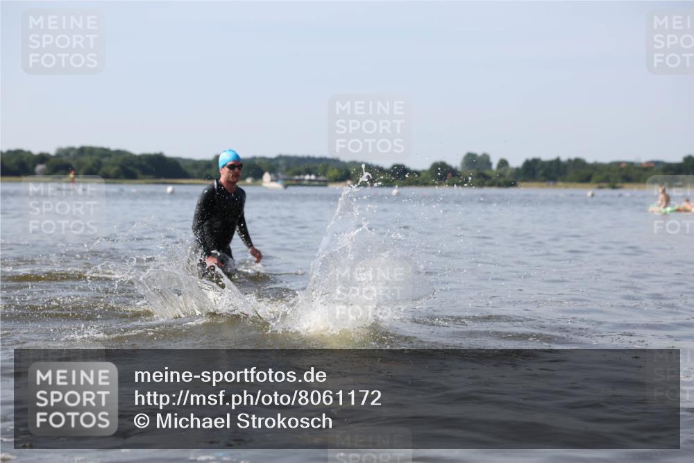 22.06.2025 - Viking Triathlon Michael Strokosch http://msf.ph/oto/8061172 22.06.2025 10:24:57 Schwimmen 4, 329, 521 meine-sportfotos.de