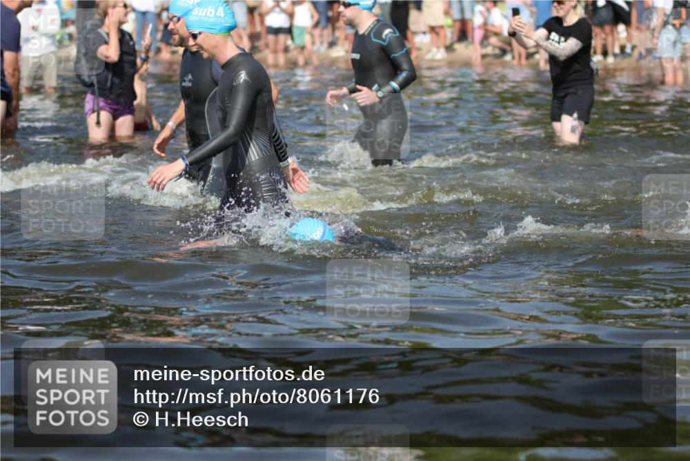 22.06.2025 - Viking Triathlon H.Heesch http://msf.ph/oto/8061176 22.06.2025 10:03:38 Schwimmen 42, 58, 62, 79, 148, 179, 182, 221, 434, 454, 556, 619, 635, 645, 659 meine-sportfotos.de