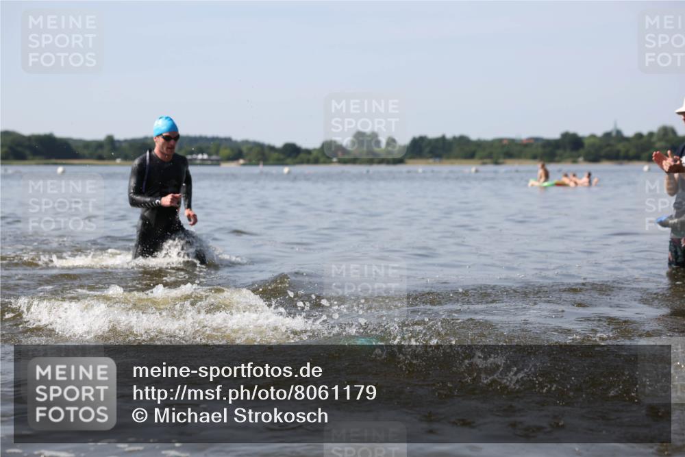 22.06.2025 - Viking Triathlon Michael Strokosch http://msf.ph/oto/8061179 22.06.2025 10:24:57 Schwimmen 4, 329, 521 meine-sportfotos.de