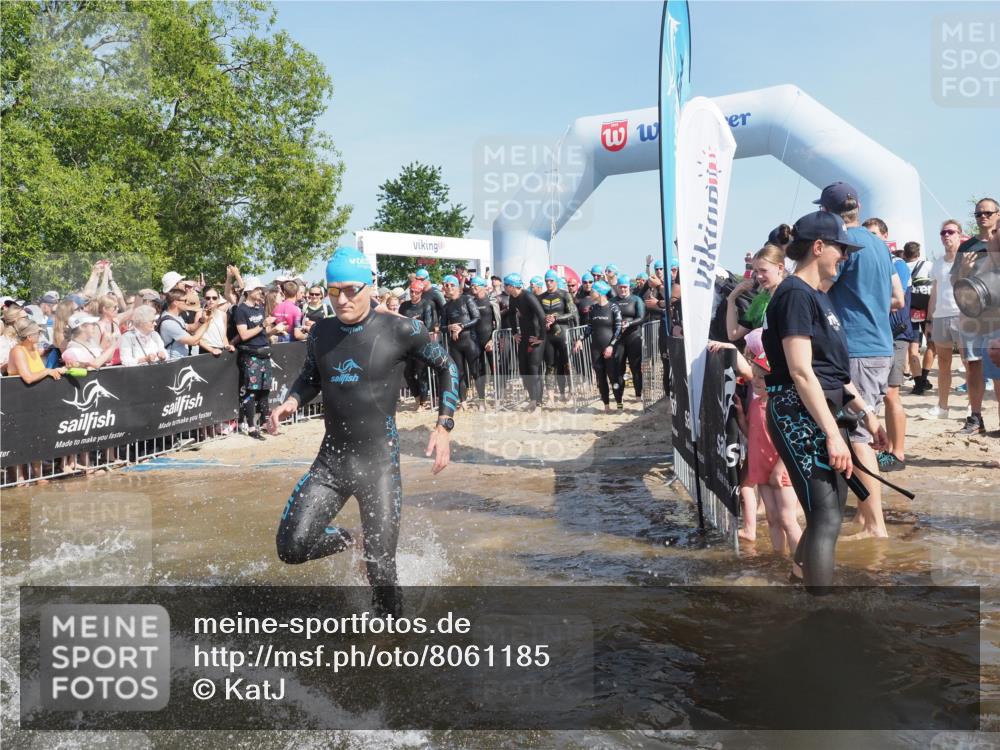 22.06.2025 - Viking Triathlon KatJ http://msf.ph/oto/8061185 22.06.2025 10:00:50 Schwimmen 9, 90, 132, 145, 184, 243, 258, 289, 300, 301, 306, 352, 368, 384, 491, 612, 613, 630, 652, 658 meine-sportfotos.de