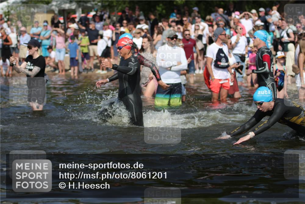 22.06.2025 - Viking Triathlon H.Heesch http://msf.ph/oto/8061201 22.06.2025 10:03:43 Schwimmen 58, 62, 79, 108, 148, 157, 179, 296, 434, 456, 619, 635, 645, 648, 659 meine-sportfotos.de