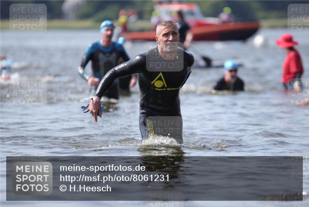 22.06.2025 - Viking Triathlon H.Heesch http://msf.ph/oto/8061231 22.06.2025 10:40:04 Schwimmen 248, 283, 379, 394, 487, 538, 553 meine-sportfotos.de