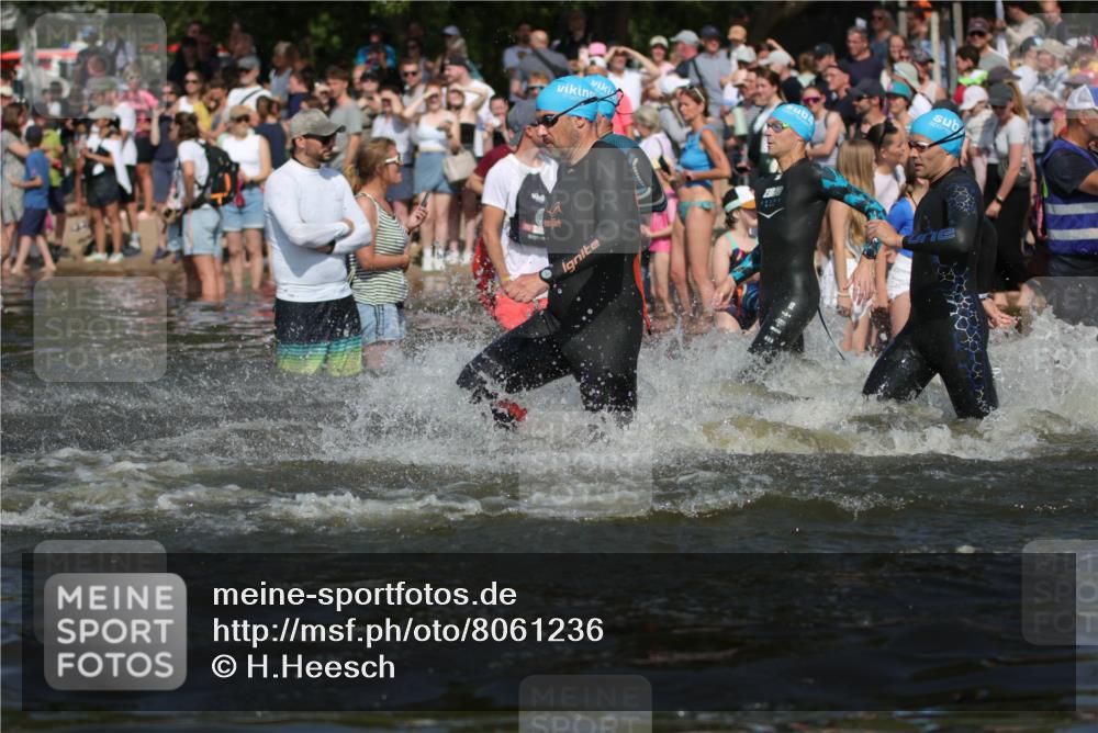 22.06.2025 - Viking Triathlon H.Heesch http://msf.ph/oto/8061236 22.06.2025 10:03:46 Schwimmen 26, 62, 77, 79, 108, 148, 157, 296, 396, 451, 456, 495, 619, 635, 648 meine-sportfotos.de