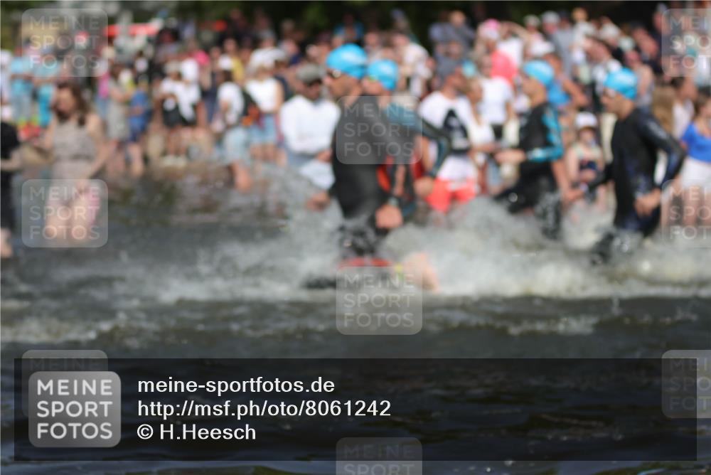 22.06.2025 - Viking Triathlon H.Heesch http://msf.ph/oto/8061242 22.06.2025 10:03:47 Schwimmen 26, 62, 77, 79, 108, 148, 157, 296, 396, 451, 456, 495, 619, 635, 648 meine-sportfotos.de