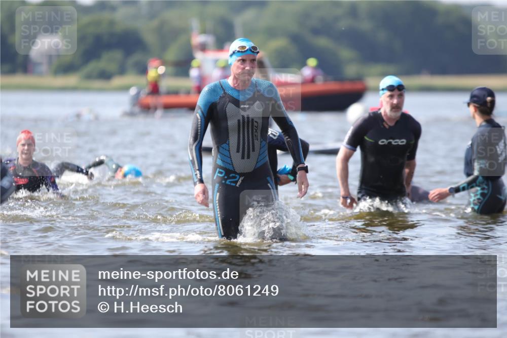22.06.2025 - Viking Triathlon H.Heesch http://msf.ph/oto/8061249 22.06.2025 10:40:11 Schwimmen 248, 375, 379, 385, 394, 487, 517, 538, 553 meine-sportfotos.de