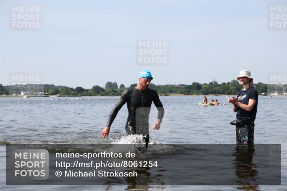 22.06.2025 - Viking Triathlon Michael Strokosch http://msf.ph/oto/8061254 22.06.2025 10:25:20 Schwimmen 122, 641 meine-sportfotos.de