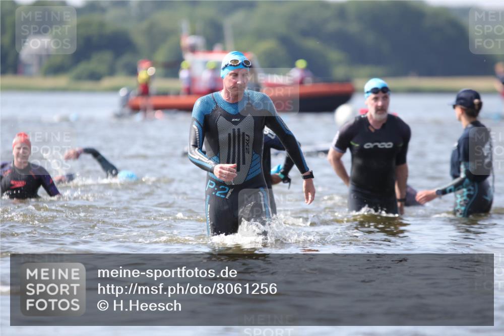 22.06.2025 - Viking Triathlon H.Heesch http://msf.ph/oto/8061256 22.06.2025 10:40:11 Schwimmen 248, 375, 379, 385, 394, 487, 517, 538, 553 meine-sportfotos.de
