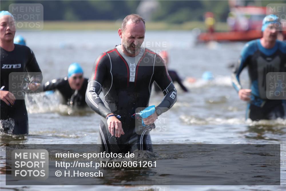 22.06.2025 - Viking Triathlon H.Heesch http://msf.ph/oto/8061261 22.06.2025 10:40:12 Schwimmen 248, 375, 379, 385, 394, 487, 517, 538, 553 meine-sportfotos.de