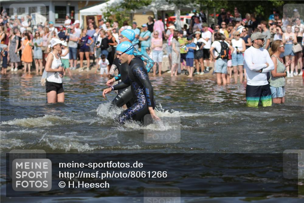 22.06.2025 - Viking Triathlon H.Heesch http://msf.ph/oto/8061266 22.06.2025 10:03:49 Schwimmen 26, 77, 108, 157, 296, 383, 396, 451, 456, 495, 648 meine-sportfotos.de