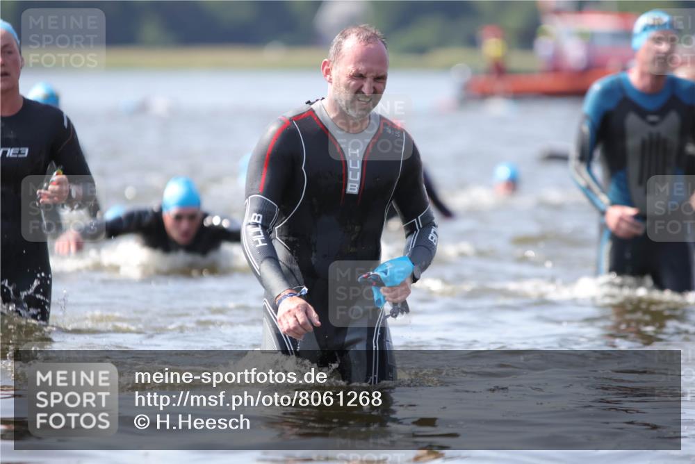 22.06.2025 - Viking Triathlon H.Heesch http://msf.ph/oto/8061268 22.06.2025 10:40:12 Schwimmen 248, 375, 379, 385, 394, 487, 517, 538, 553 meine-sportfotos.de