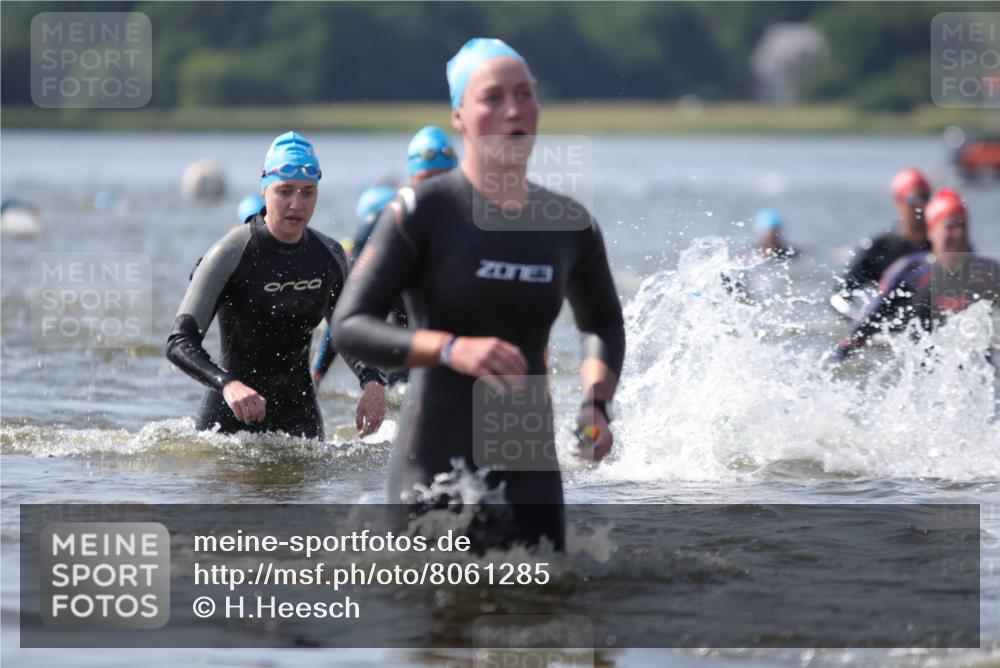 22.06.2025 - Viking Triathlon H.Heesch http://msf.ph/oto/8061285 22.06.2025 10:40:15 Schwimmen 248, 254, 375, 379, 385, 394, 487, 511, 517, 538, 553 meine-sportfotos.de