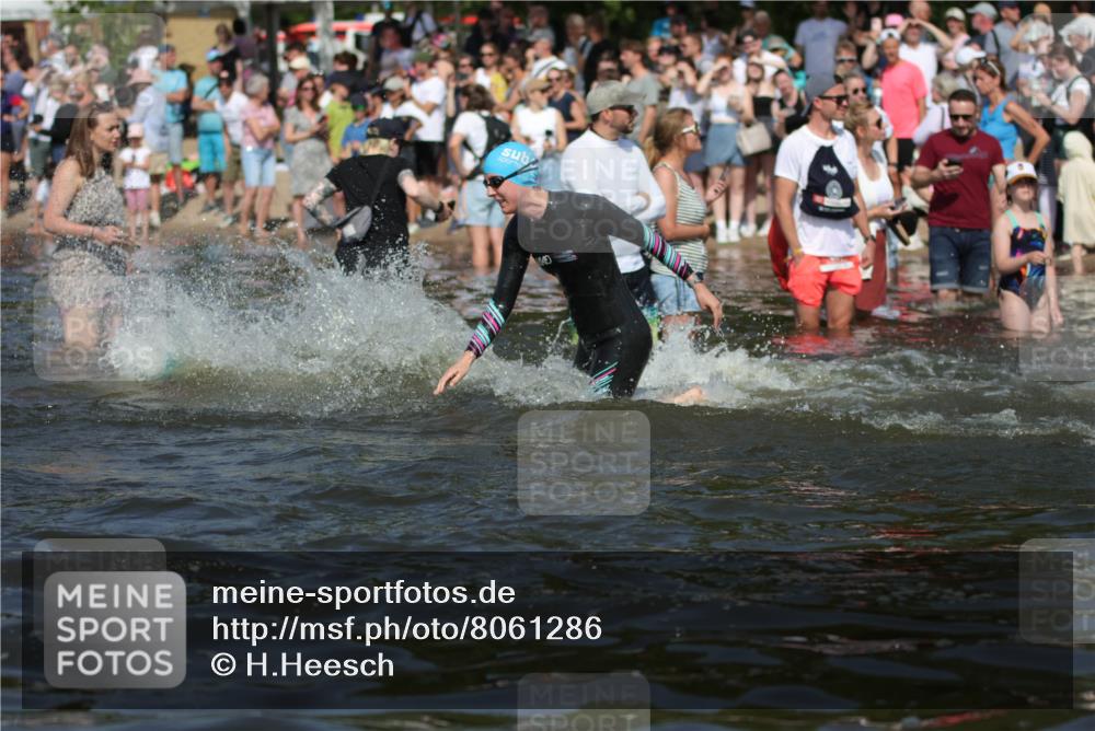 22.06.2025 - Viking Triathlon H.Heesch http://msf.ph/oto/8061286 22.06.2025 10:03:52 Schwimmen 26, 54, 77, 108, 157, 215, 242, 296, 336, 383, 396, 451, 456, 495, 648 meine-sportfotos.de