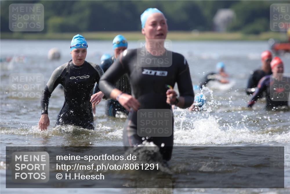 22.06.2025 - Viking Triathlon H.Heesch http://msf.ph/oto/8061291 22.06.2025 10:40:15 Schwimmen 248, 254, 375, 379, 385, 394, 487, 511, 517, 538, 553 meine-sportfotos.de