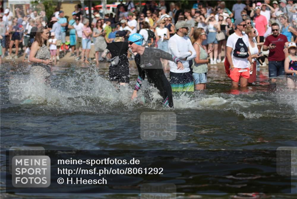 22.06.2025 - Viking Triathlon H.Heesch http://msf.ph/oto/8061292 22.06.2025 10:03:52 Schwimmen 26, 54, 77, 108, 157, 215, 242, 296, 336, 383, 396, 451, 456, 495, 648 meine-sportfotos.de