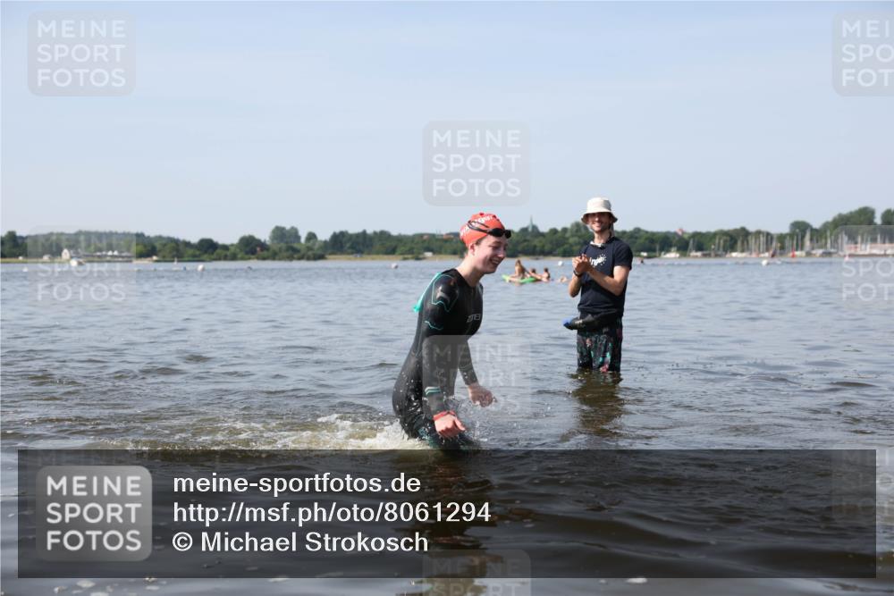 22.06.2025 - Viking Triathlon Michael Strokosch http://msf.ph/oto/8061294 22.06.2025 10:25:25 Schwimmen 122, 641 meine-sportfotos.de