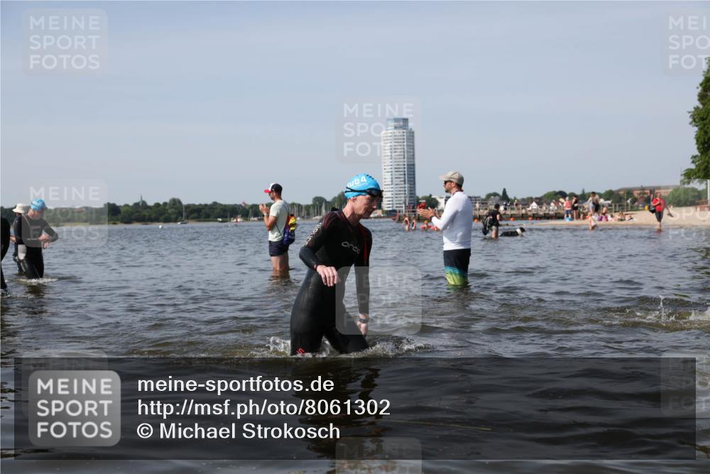 22.06.2025 - Viking Triathlon Michael Strokosch http://msf.ph/oto/8061302 22.06.2025 10:45:48 Schwimmen 95, 360, 372, 425, 468, 519, 621, 633 meine-sportfotos.de