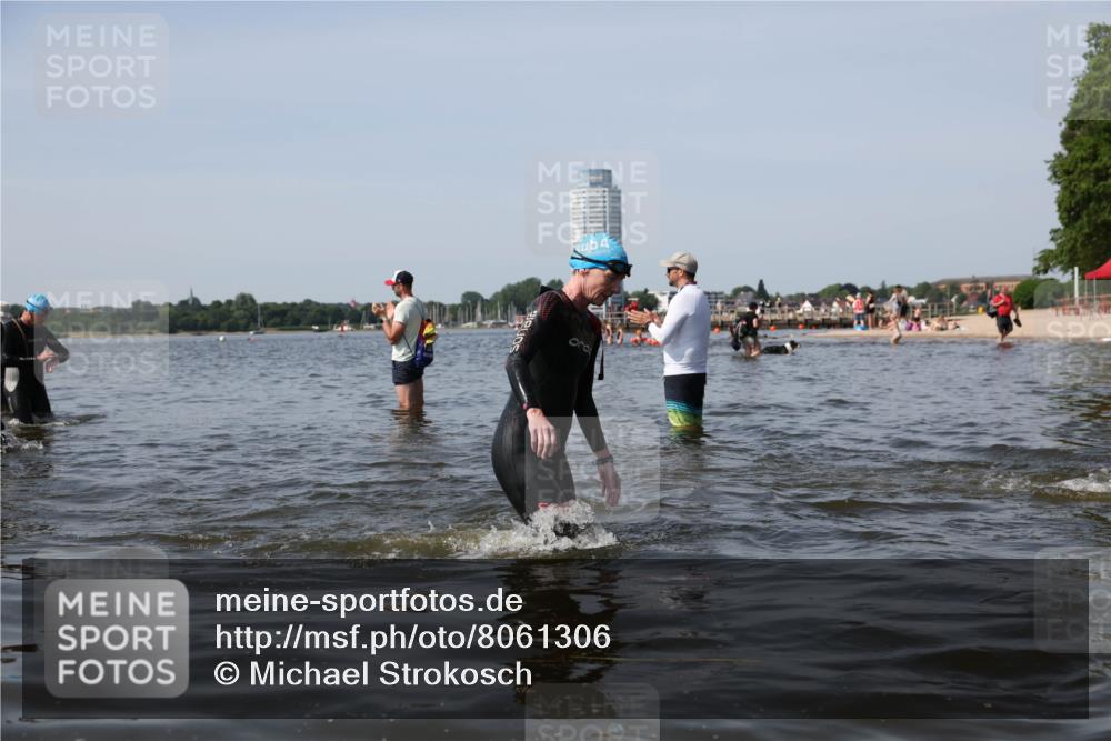 22.06.2025 - Viking Triathlon Michael Strokosch http://msf.ph/oto/8061306 22.06.2025 10:45:48 Schwimmen 95, 360, 372, 425, 468, 519, 621, 633 meine-sportfotos.de