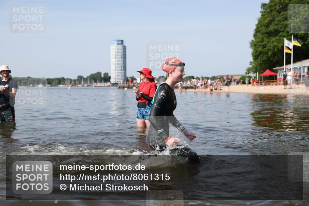 22.06.2025 - Viking Triathlon Michael Strokosch http://msf.ph/oto/8061315 22.06.2025 10:25:27 Schwimmen 2, 122, 641 meine-sportfotos.de