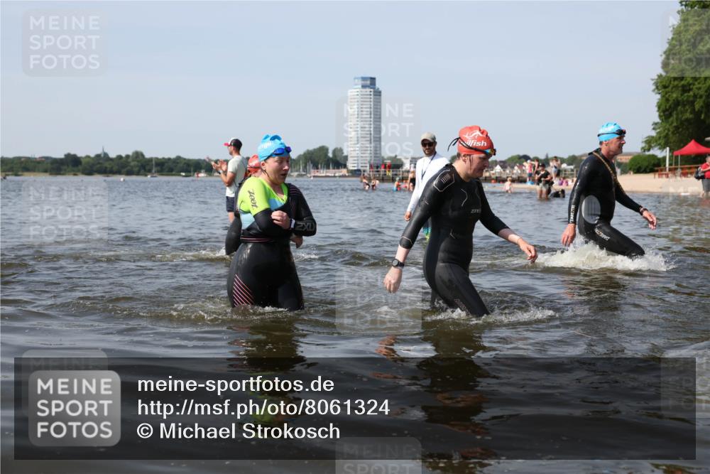 22.06.2025 - Viking Triathlon Michael Strokosch http://msf.ph/oto/8061324 22.06.2025 10:45:55 Schwimmen 95, 217, 342, 360, 372, 425, 468, 615, 621, 633 meine-sportfotos.de
