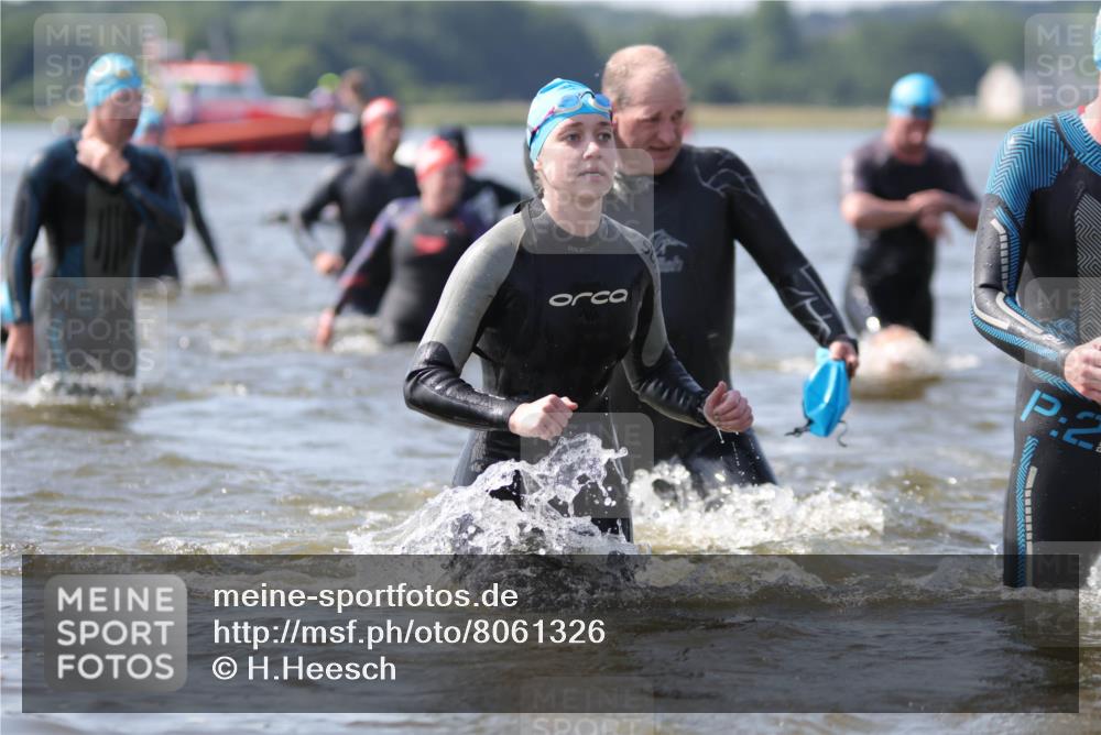 22.06.2025 - Viking Triathlon H.Heesch http://msf.ph/oto/8061326 22.06.2025 10:40:22 Schwimmen 44, 228, 254, 275, 291, 325, 375, 379, 385, 394, 487, 511, 514, 517, 553, 556, 644, 657 meine-sportfotos.de
