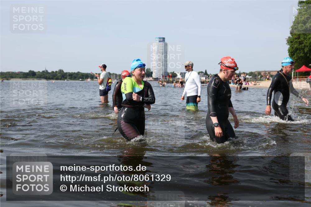 22.06.2025 - Viking Triathlon Michael Strokosch http://msf.ph/oto/8061329 22.06.2025 10:45:56 Schwimmen 95, 217, 342, 360, 372, 425, 468, 525, 615, 621, 633 meine-sportfotos.de