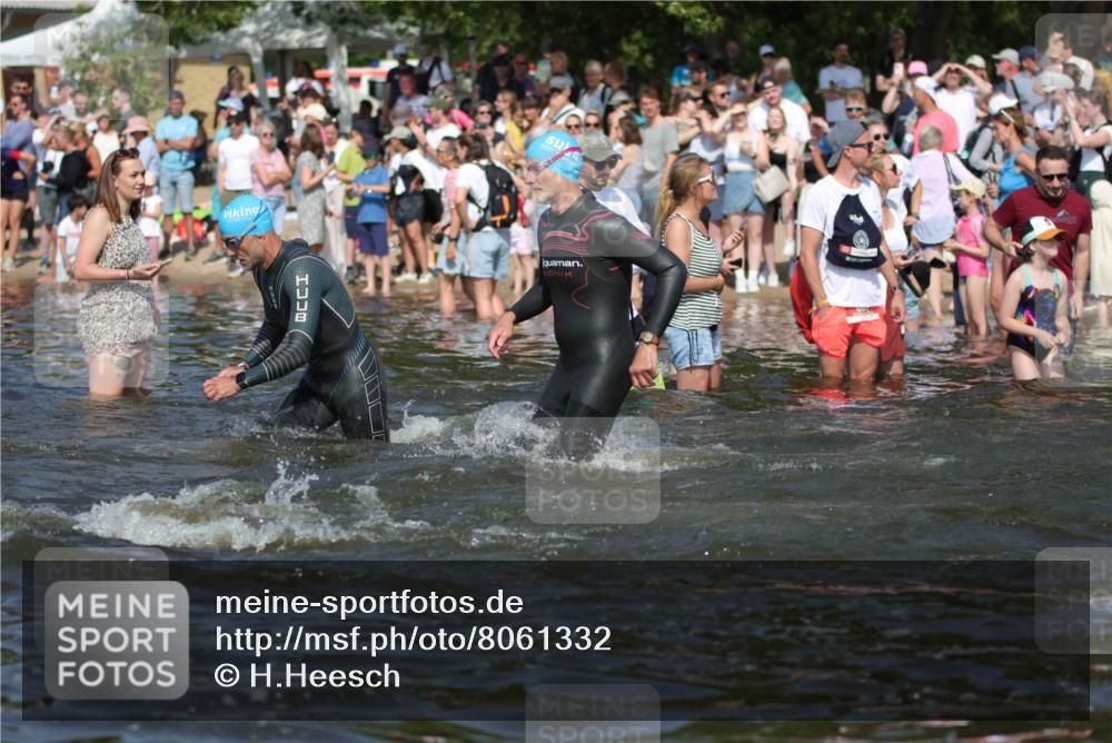 22.06.2025 - Viking Triathlon H.Heesch http://msf.ph/oto/8061332 22.06.2025 10:03:55 Schwimmen 26, 54, 77, 215, 220, 242, 315, 336, 383, 396, 433, 451, 495, 639, 657 meine-sportfotos.de